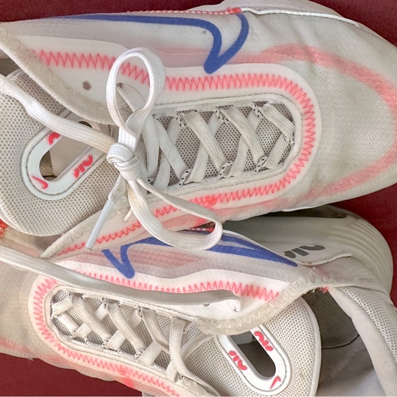 Nike Woman’s Air Max 2090 White Flash Crimson Size 7.5 - Picture 1 of 4